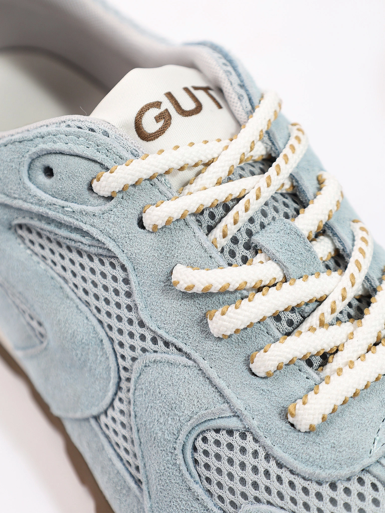 Кроссовки комбинированные голубого цвета на низкой подошве